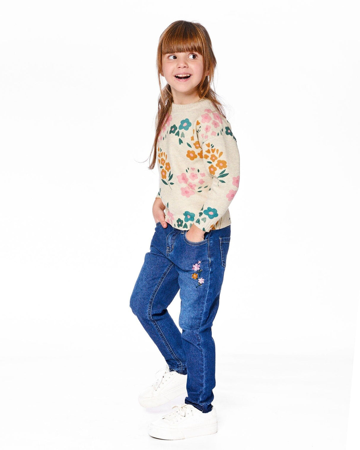 Jeans Blue Denim With Frayed Hems And Floral Embroideries-2