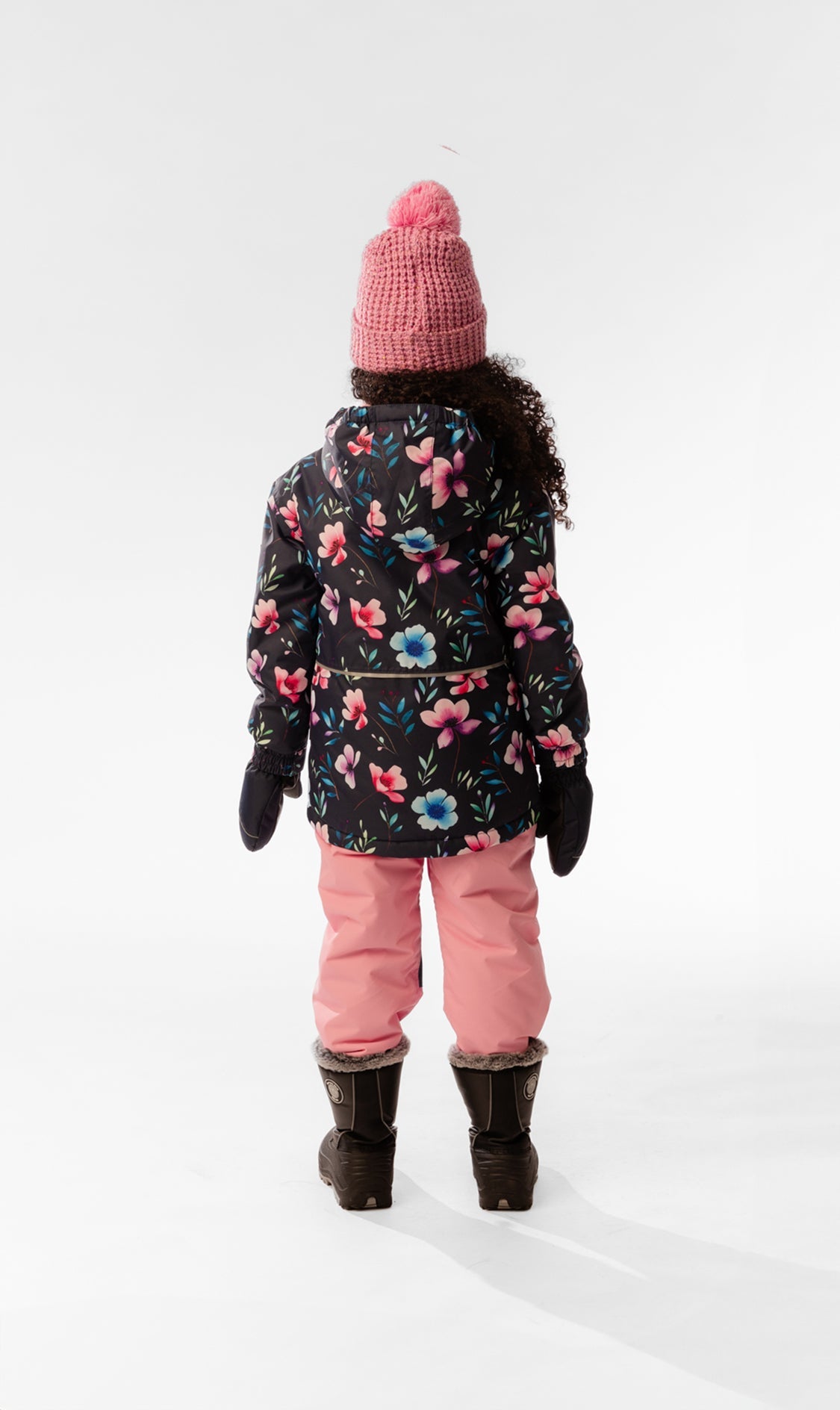 Child wearing the Deux par Deux blue floral CHILL lightweight snowsuit, lookbook photo 3