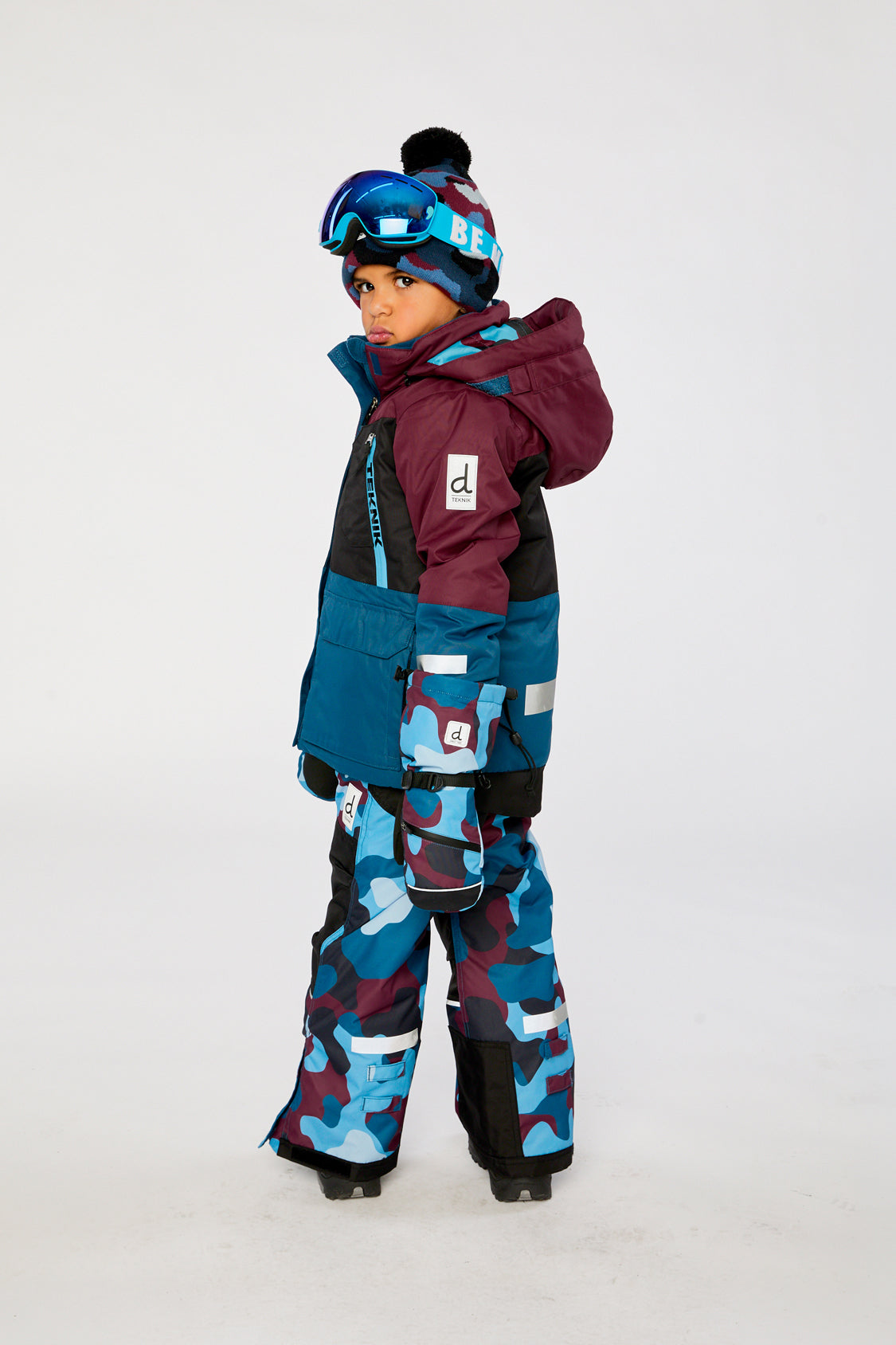 Deux par Deux boys' TEKNIK two-piece snowsuit in blue and red camouflage – worn by a model, view 3