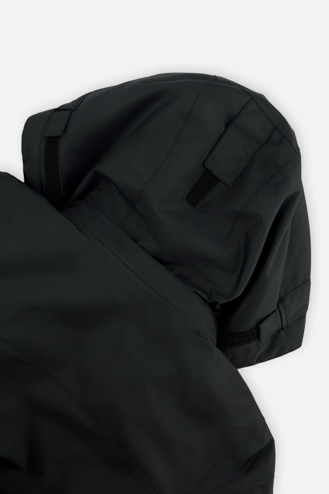 Deux par Deux kids' Teknik one-piece snowsuit in black – hood close-up