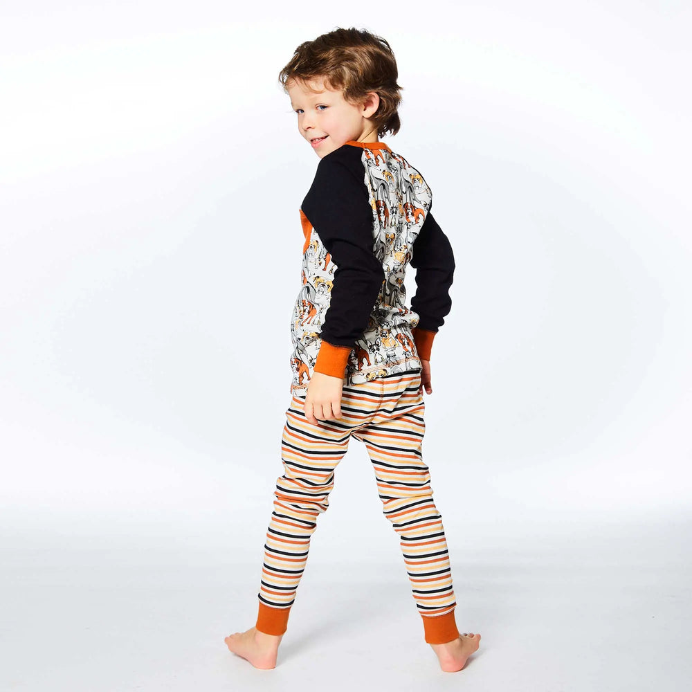 Organic Cotton Two Piece Pajama Set With Dog Print | DEUX PAR DEUX | DEUX PAR DEUX | Jenni Kidz