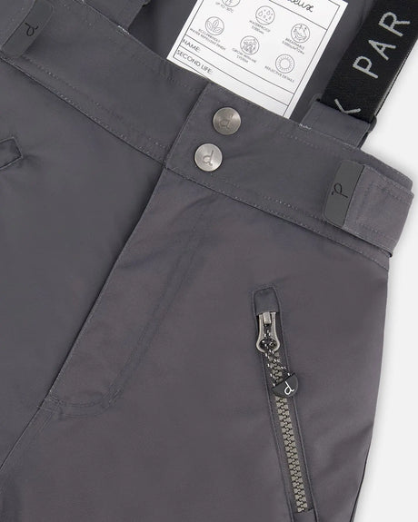 Close-up Cordura reinforced knee and zipper on dark gray snow pants