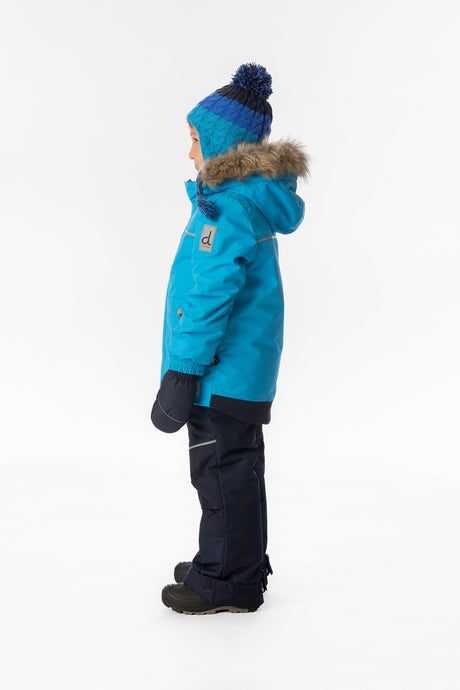 Child wearing the blue Deux par Deux DISCOVER snowsuit, lookbook view 2