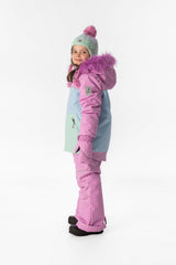 Child wearing the pinkish violet Deux par Deux DISCOVER snowsuit, lookbook view 2