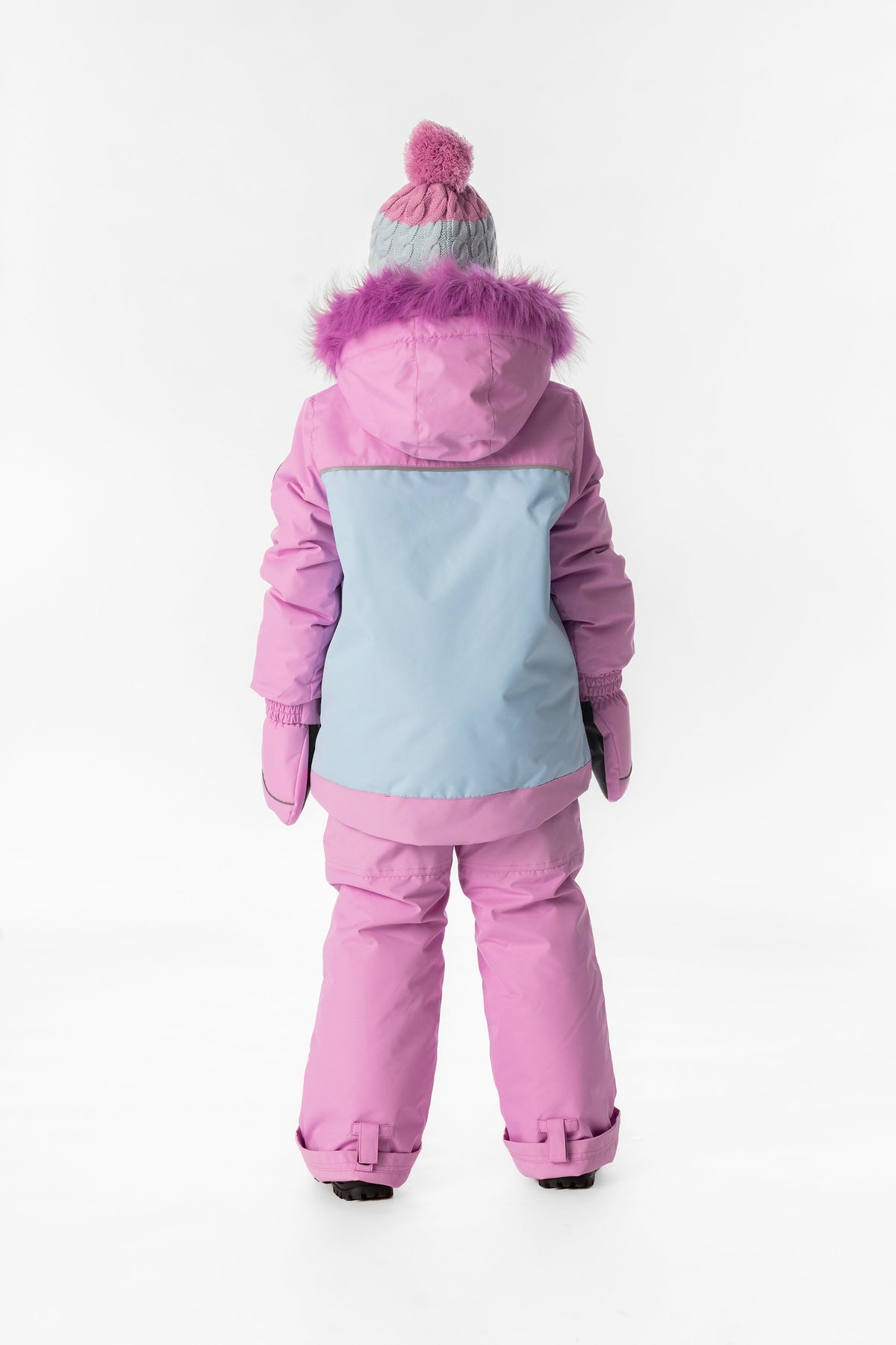 Child wearing the pinkish violet Deux par Deux DISCOVER snowsuit, lookbook view 3