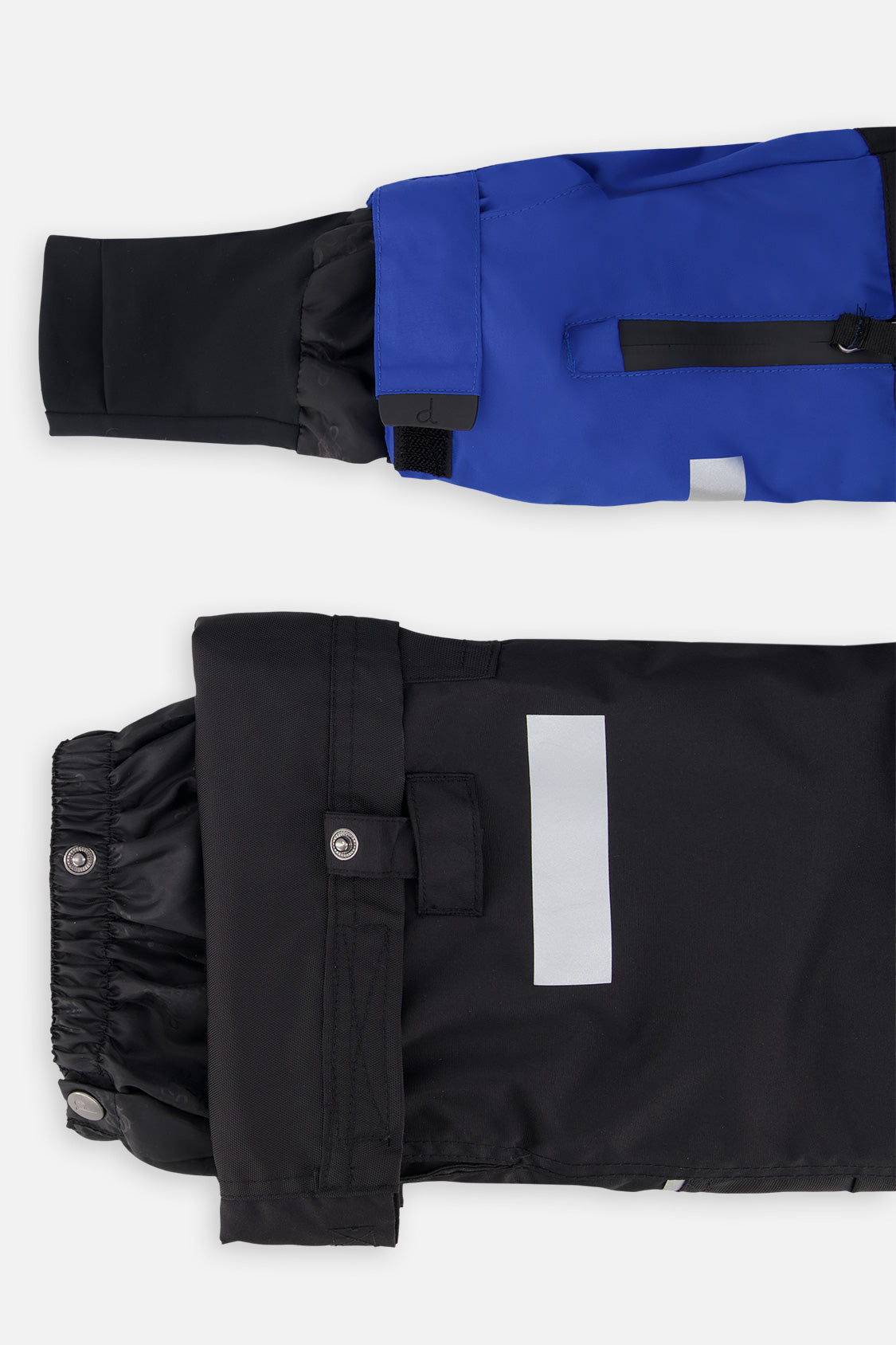 Deux par Deux boys' Teknik two-piece snowsuit in black and royal blue – sleeve cuff and pant hem details