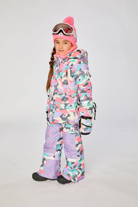 Deux par Deux girls' Teknik two-piece snowsuit in coral camouflage – worn by child model, photo 2