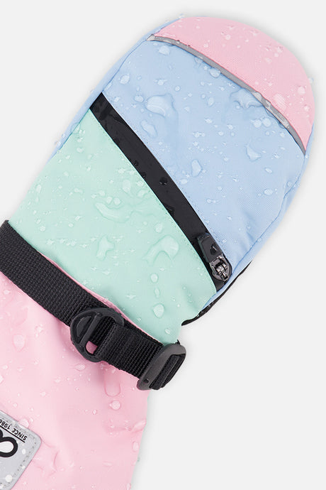 Deux par Deux Teknik kids' mittens in mint green – close-up of the water-repellent shell