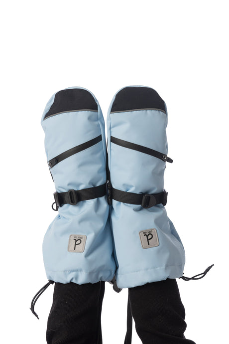 Deux par Deux Teknik kids' mittens in light blue – worn by a child