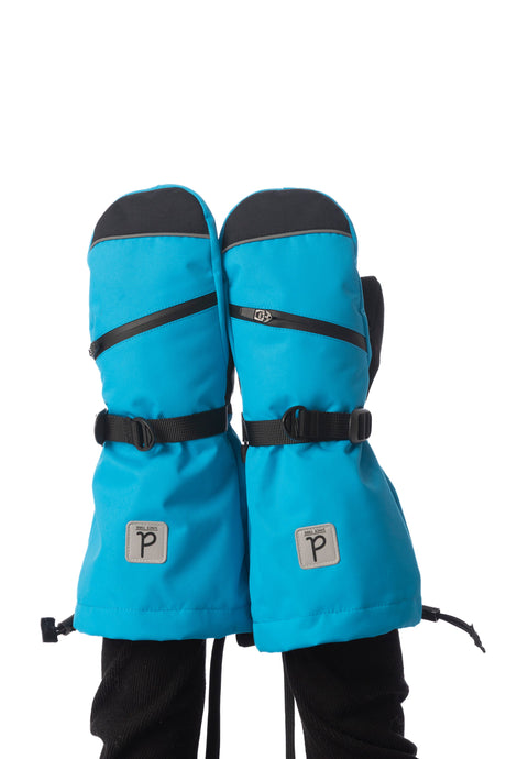 Deux par Deux Teknik kids' mittens in blue – worn by a child