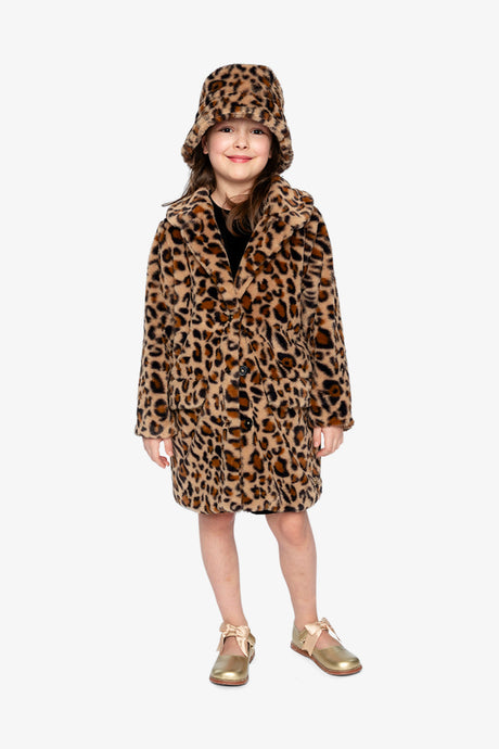 Child standing in the leopard faux fur long coat, front view with bucket hat and gold shoes