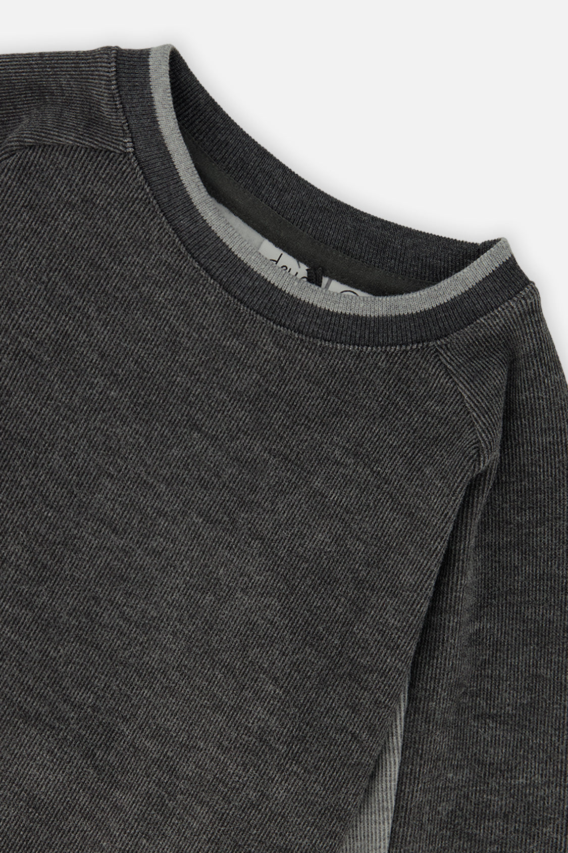 Close-up of the ribbed light grey neckline and the raglan sleeve on the charcoal Deux par Deux sweatshirt