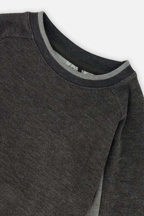 Close-up of the ribbed light grey neckline and the raglan sleeve on the charcoal Deux par Deux sweatshirt