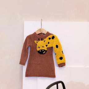 Hanging Dirkje old-pink giraffe dress with yellow spotted sleeve