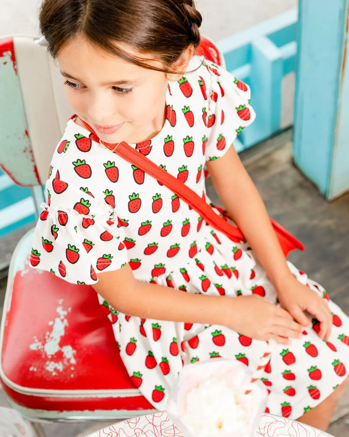 Organic Cotton Dress With Flounce Sleeves White Printed Pop Strawberry | Deux par Deux | Jenni Kidz